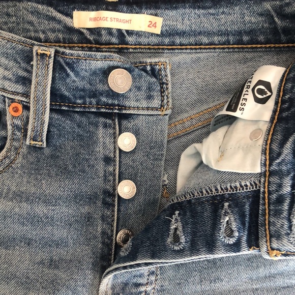 Levi’s Ribcage Straight - Picture 3 of 3